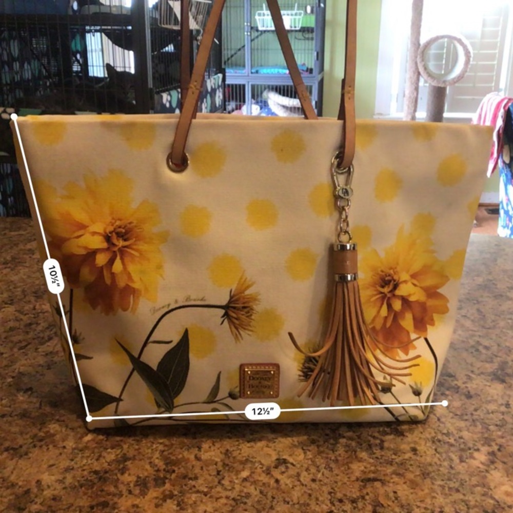 SOLD🔻🔻🔻Dooney & Bourke spring Sunflower tote